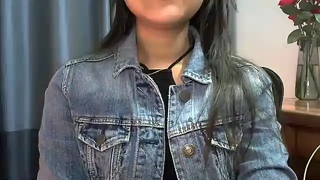 Snapshot of selen_5 chatting on 01/15/25, 06:51 selen 5 online show from 01/15/25, 06:51