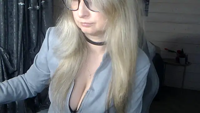 RubiLakros online show from 10/31/25, 03:46