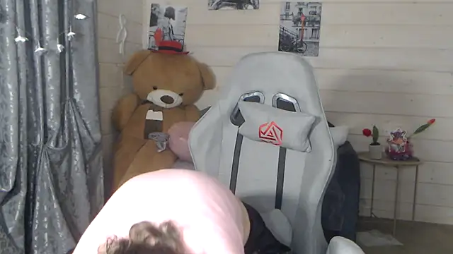 RubiLakros online show from 11/28/25, 12:08