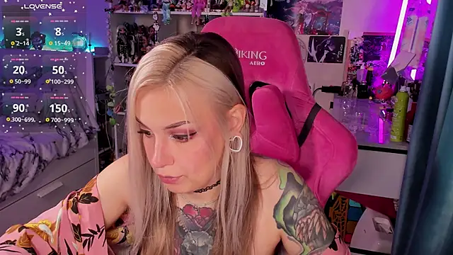 Snapshot of ChloeKohaku chatting on 09/11/25, 04:01 ChloeKohaku online show from 09/11/25, 04:01