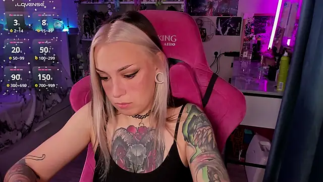 Snapshot of ChloeKohaku chatting on 10/13/25, 03:28 ChloeKohaku online show from 10/13/25, 03:28