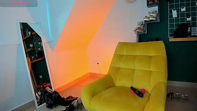 Ashley leon  online show from 02/01/26, 12:48