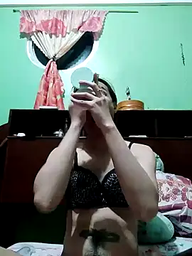 QueenSoreal online show from 11/07/25, 04:51