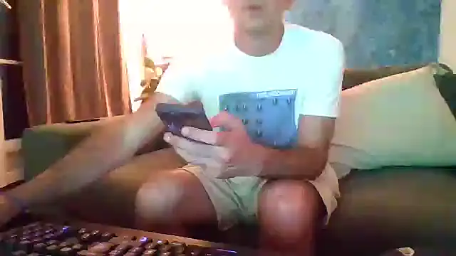 Snapshot of verylargecock chatting on 09/19/25, 11:05 verylargecock online show from 09/19/25, 11:05