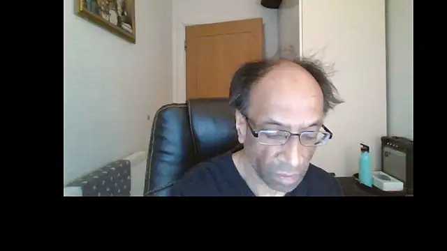 Snapshot of rauncher1 chatting on 05/12/26, 08:55 rauncher1 online show from 05/12/26, 08:55