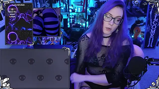 Snapshot of AnneSao chatting on 12/30/24, 12:00 AnneSao online show from 12/30/24, 12:00