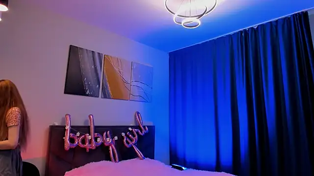 SweetMilkis online show from 01/31/25, 09:05