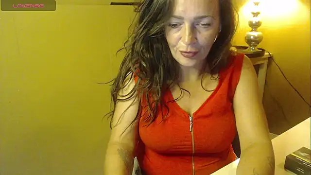 Snapshot of cloe85nl chatting on 06/08/26, 07:42 cloe85nl online show from 06/08/26, 07:42