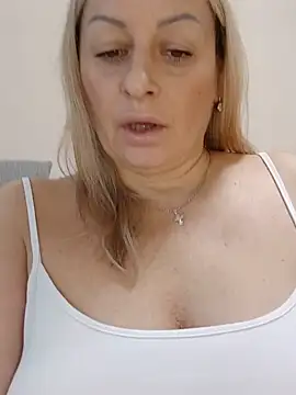 Snapshot of Liana_MilfHot chatting on 09/14/25, 01:38 Liana MilfHot online show from 09/14/25, 01:38