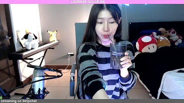 Snapshot of minarocket_ chatting on 12/27/24, 02:43 minarocket  online show from 12/27/24, 02:43