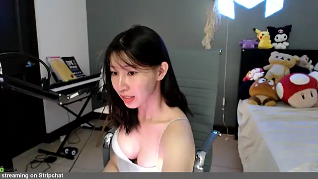 Snapshot of minarocket_ chatting on 05/19/26, 02:23 minarocket online show from 05/19/26, 02:23