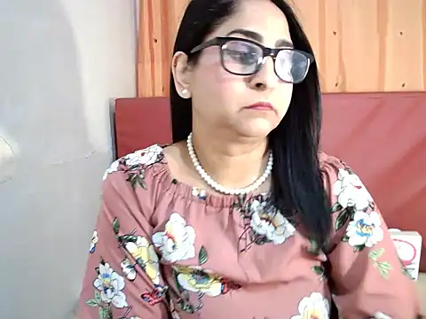 Snapshot of Indiankushy chatting on 02/13/25, 08:24 Indiankushy online show from 02/13/25, 08:24