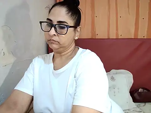 Snapshot of Indiankushy chatting on 09/19/25, 04:51 Indiankushy online show from 09/19/25, 04:51
