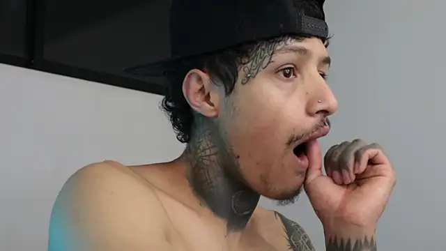 trieone online show from 01/10/25, 03:50