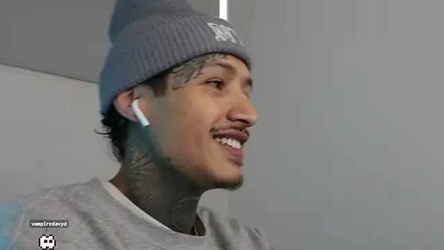 trieone online show from 01/29/25, 06:50