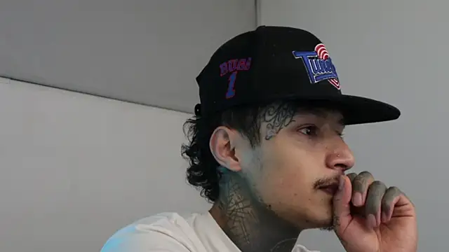 trieone online show from 02/11/25, 05:58