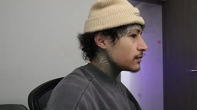 trieone online show from 01/10/26, 02:30