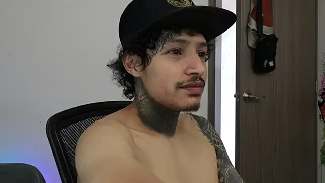 trieone online show from 02/09/26, 04:11