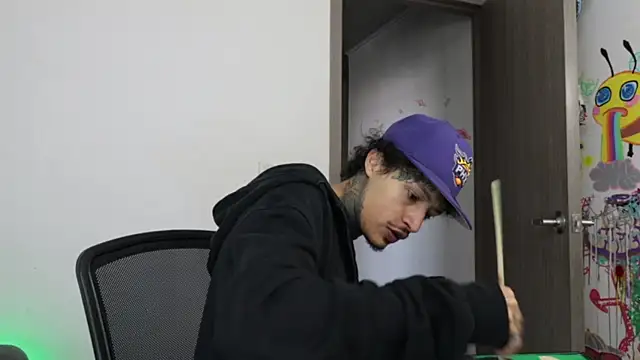 trieone online show from 03/08/26, 02:54