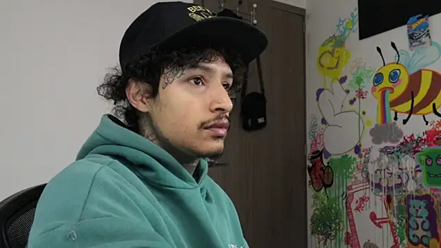 trieone online show from 04/01/26, 02:03