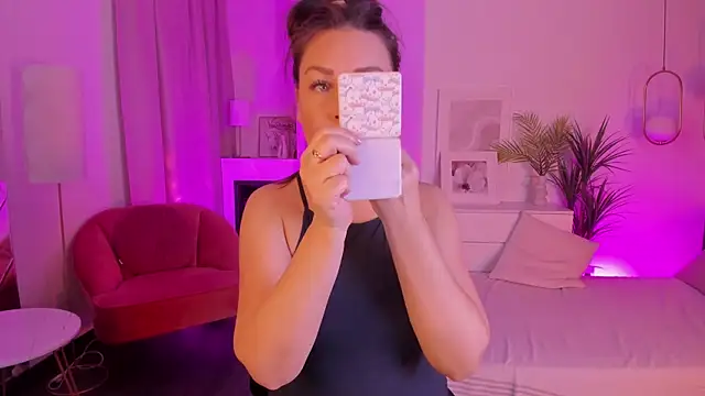 MilenaMellow online show from 12/02/25, 08:48