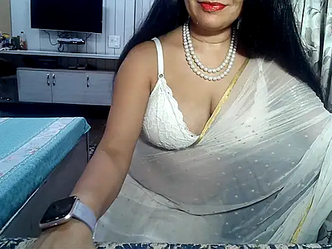 Snapshot of yourradhika chatting on 12/29/24, 06:27 yourradhika online show from 12/29/24, 06:27