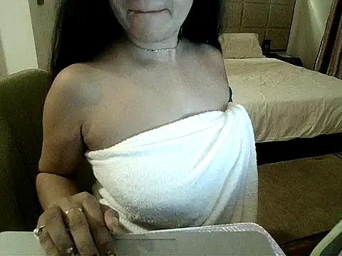Snapshot of yourradhika chatting on 01/09/25, 03:01 yourradhika online show from 01/09/25, 03:01