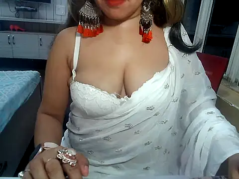Snapshot of yourradhika chatting on 03/17/25, 08:51 yourradhika online show from 03/17/25, 08:51