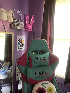 Snapshot of lolabunny9 chatting on 12/17/24, 07:15 lolabunny9 online show from 12/17/24, 07:15