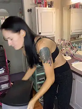 Snapshot of lolabunny9 chatting on 12/20/24, 03:21 lolabunny9 online show from 12/20/24, 03:21