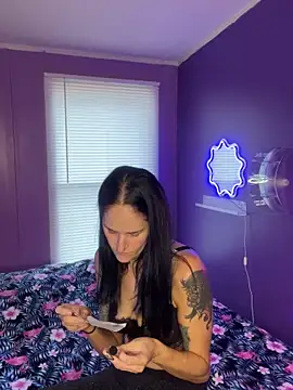 Snapshot of lolabunny9 chatting on 12/20/24, 06:24 lolabunny9 online show from 12/20/24, 06:24