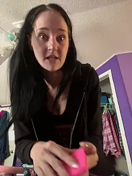 Snapshot of lolabunny9 chatting on 12/28/24, 05:35 lolabunny9 online show from 12/28/24, 05:35