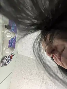 Snapshot of lolabunny9 chatting on 01/12/25, 05:11 lolabunny9 online show from 01/12/25, 05:11