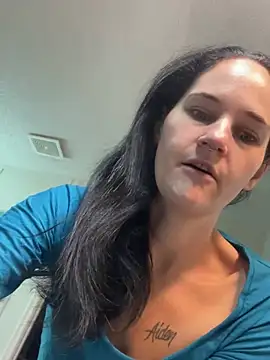 Snapshot of lolabunny9 chatting on 01/15/25, 02:56 lolabunny9 online show from 01/15/25, 02:56