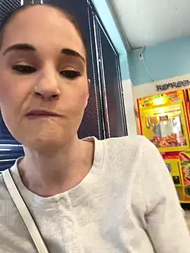 Snapshot of lolabunny9 chatting on 02/02/25, 05:26 lolabunny9 online show from 02/02/25, 05:26