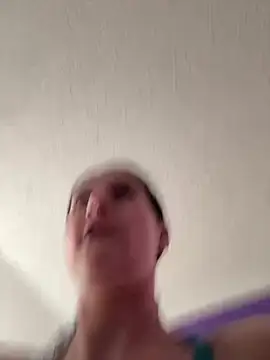 Snapshot of lolabunny9 chatting on 02/03/25, 04:10 lolabunny9 online show from 02/03/25, 04:10