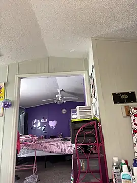 Snapshot of lolabunny9 chatting on 02/05/25, 03:31 lolabunny9 online show from 02/05/25, 03:31