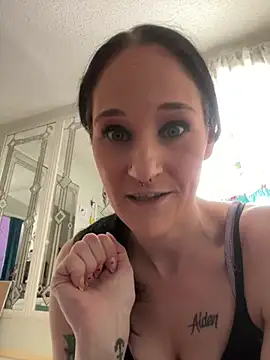 Snapshot of lolabunny9 chatting on 02/07/25, 04:24 lolabunny9 online show from 02/07/25, 04:24