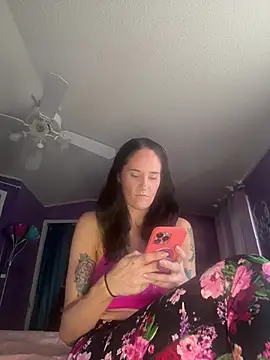 Snapshot of lolabunny9 chatting on 02/12/25, 04:11 lolabunny9 online show from 02/12/25, 04:11