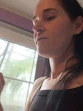 Snapshot of lolabunny9 chatting on 02/13/25, 03:35 lolabunny9 online show from 02/13/25, 03:35