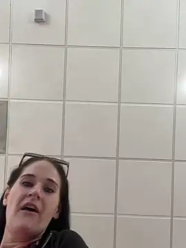 Snapshot of lolabunny9 chatting on 02/21/25, 06:37 lolabunny9 online show from 02/21/25, 06:37