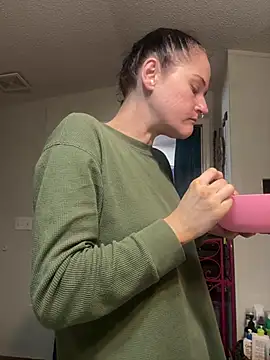 Snapshot of lolabunny9 chatting on 02/27/25, 02:43 lolabunny9 online show from 02/27/25, 02:43