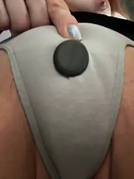 Snapshot of lolabunny9 chatting on 03/11/25, 01:01 lolabunny9 online show from 03/11/25, 01:01