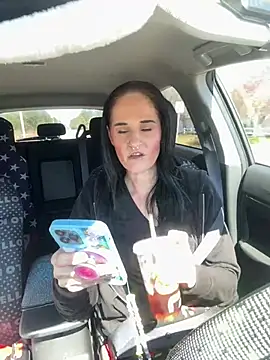 Snapshot of lolabunny9 chatting on 03/11/25, 04:07 lolabunny9 online show from 03/11/25, 04:07