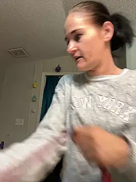 Snapshot of lolabunny9 chatting on 03/13/25, 02:44 lolabunny9 online show from 03/13/25, 02:44