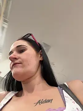 Snapshot of lolabunny9 chatting on 03/19/25, 04:13 lolabunny9 online show from 03/19/25, 04:13