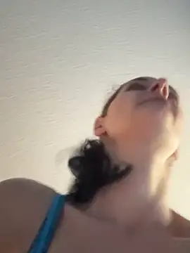 Snapshot of lolabunny9 chatting on 09/11/25, 01:44 lolabunny9 online show from 09/11/25, 01:44