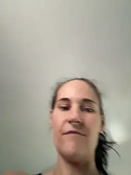 Snapshot of lolabunny9 chatting on 09/16/25, 01:23 lolabunny9 online show from 09/16/25, 01:23