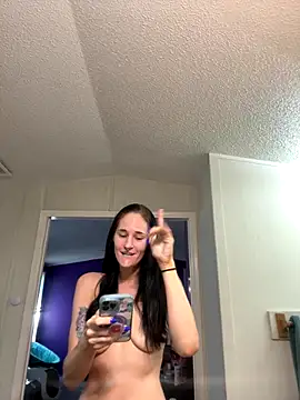 Snapshot of lolabunny9 chatting on 09/17/25, 01:13 lolabunny9 online show from 09/17/25, 01:13