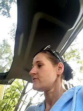 Snapshot of lolabunny9 chatting on 10/05/25, 03:32 lolabunny9 online show from 10/05/25, 03:32